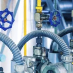 Falhas em mangueiras e tubos em sistema hidráulico industrial